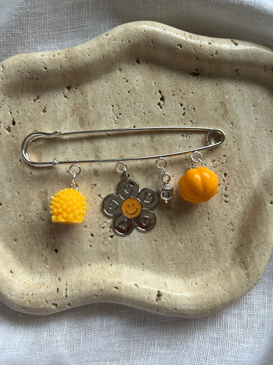 Vintage Charm Brooch silver large
