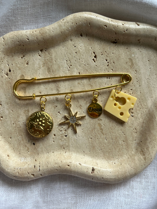 Vintage Charm Brooch gold large
