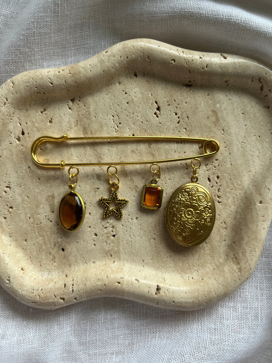 Vintage Charm Brooch gold large