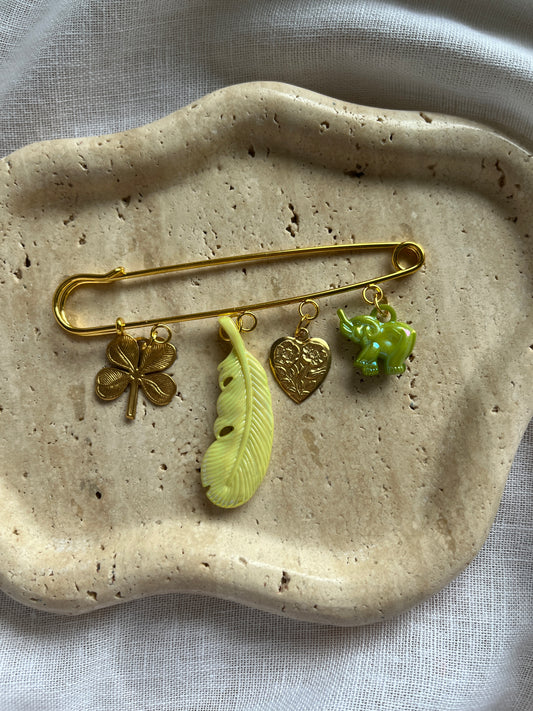 Vintage Charm Brooch gold large