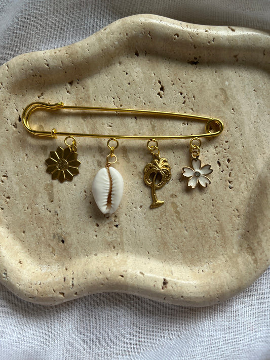 Vintage Charm Brooch gold large