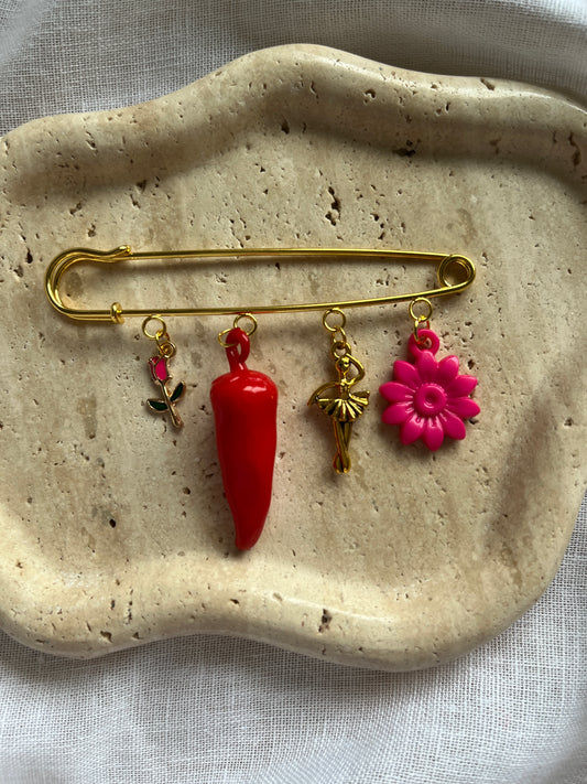 Vintage Charm Brooch gold large