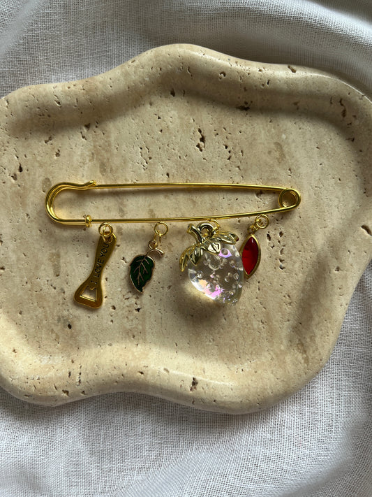 Vintage Charm Brooch gold large