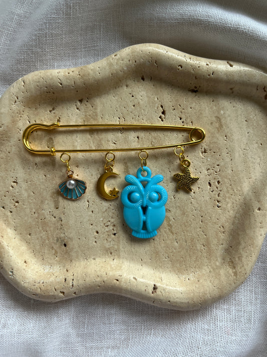 Vintage Charm Brooch gold large