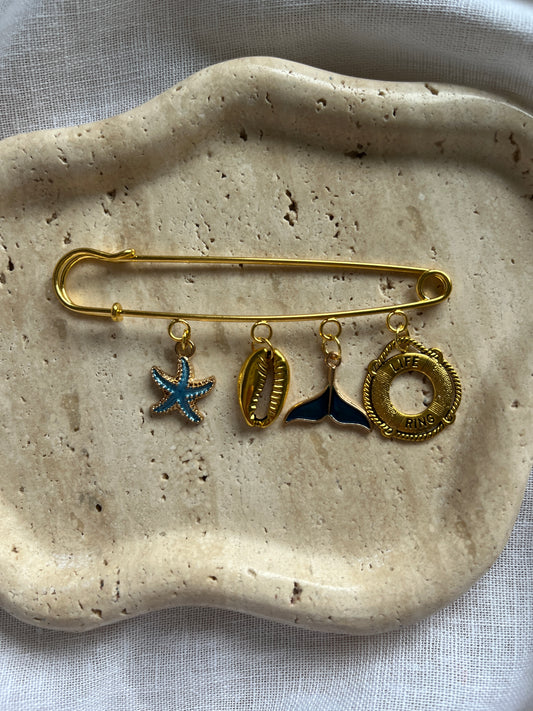 Vintage Charm Brooch gold large