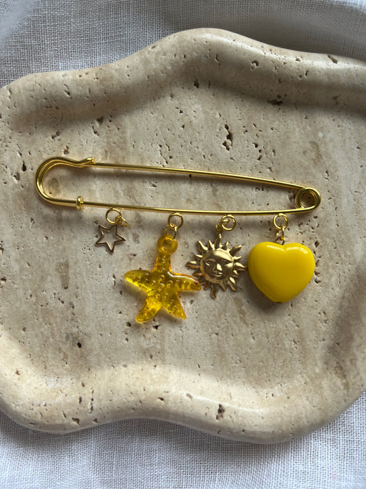 Vintage Charm Brooch gold large