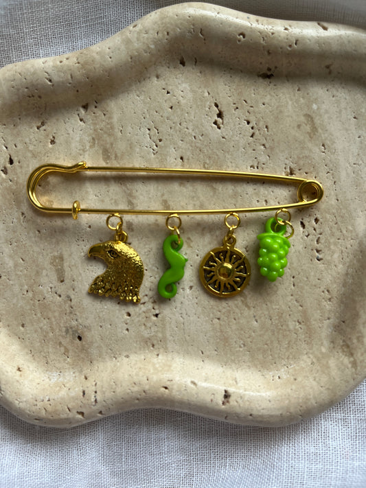 Vintage Charm Brooch gold large