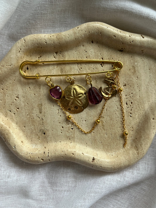 Vintage Charm Brooch gold large