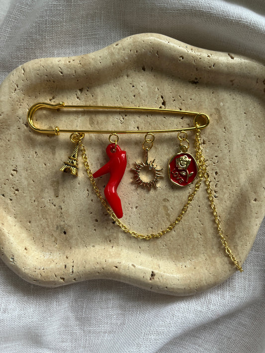 Vintage Charm Brooch gold large