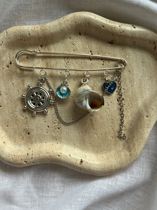 Vintage Charm Brooch silver large