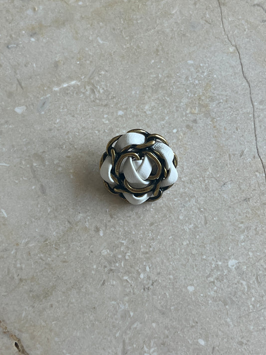 Frost button white