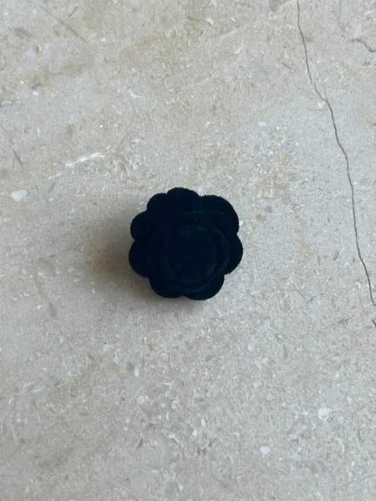 Winter rose button black
