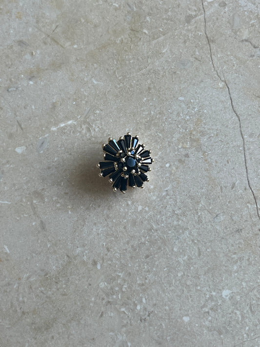 Frozen button black