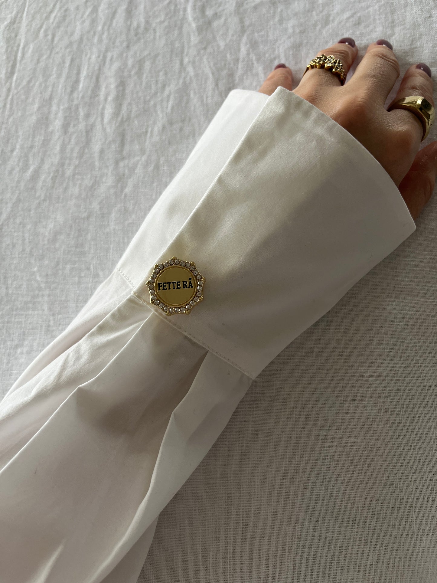 "Fette rå" button cover