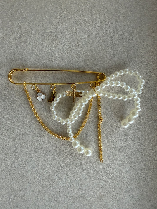 Vintage Charms Brooch gold large