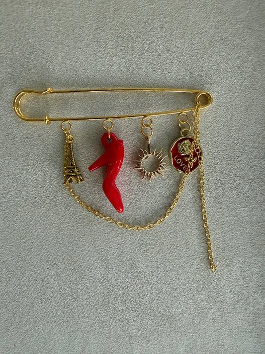 Vintage Charms Brooch gold large