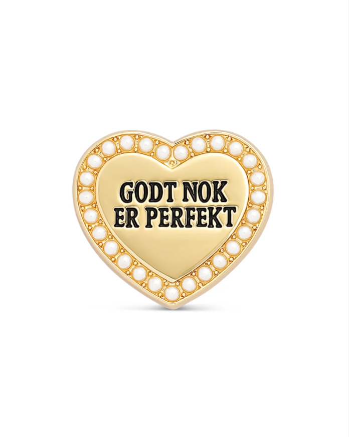 "Godt nok er perfekt" button cover